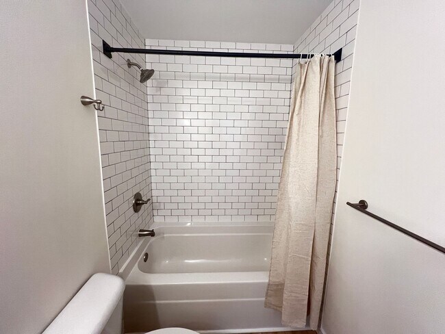 Building Photo - Pet Friendly, Remodeled Home in North Myrt...