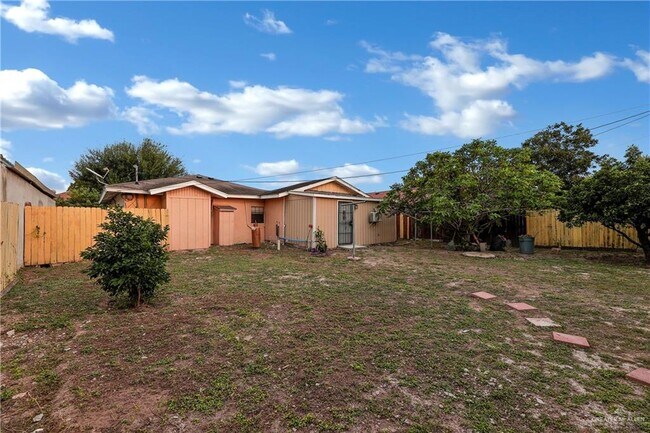Building Photo - 1814 Mimosa St