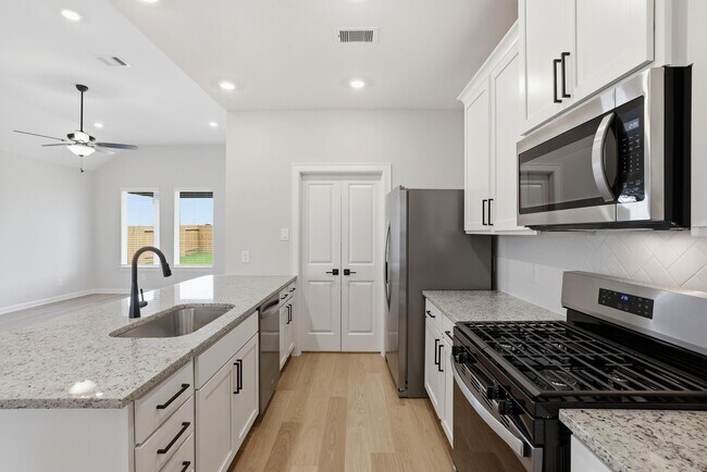 Building Photo - 3060 Sorrento Hl Dr