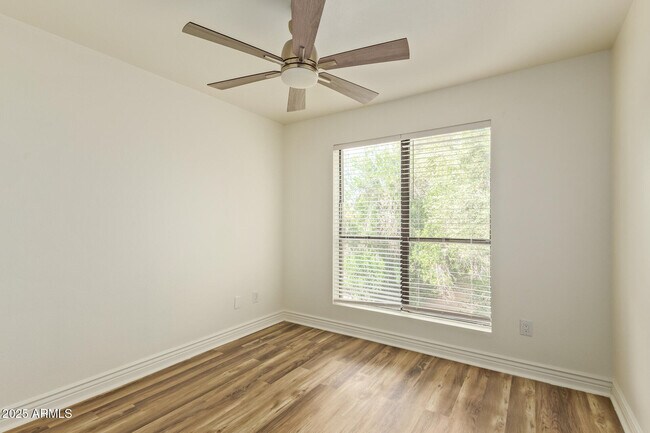 Building Photo - 3131 W Cochise Dr