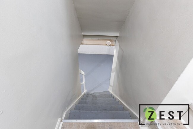 Building Photo - Amazing 3 bed 1 bath Home