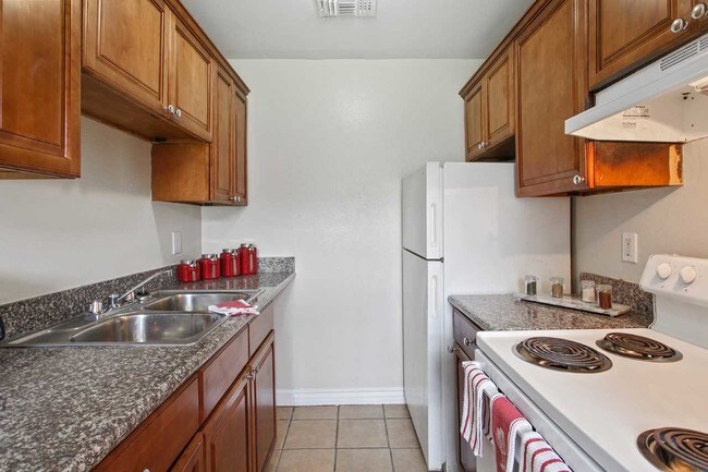 Building Photo - 3300 Garden Oaks Dr