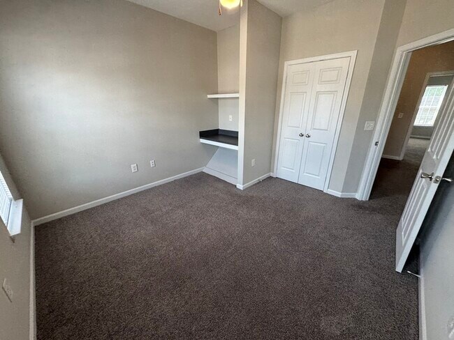 Building Photo - Amazing Deal! Great Location! 3 Bedroom 2.5 Bath Town Home! Playground in community!