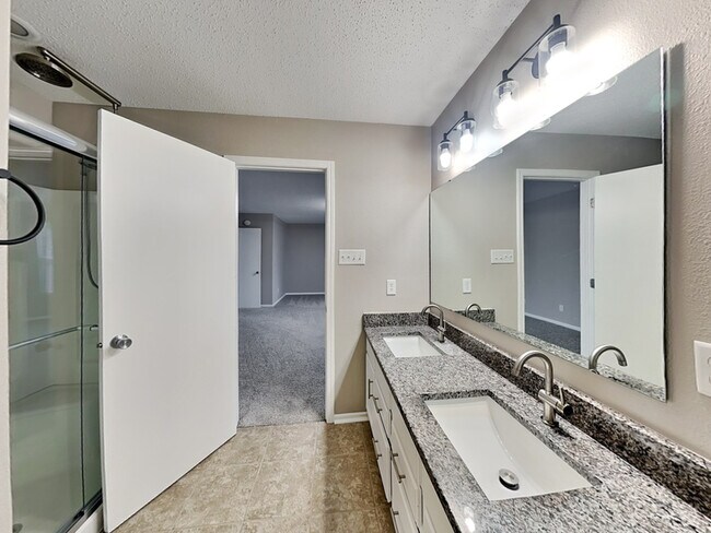 Building Photo - 8147 Retreat Ln