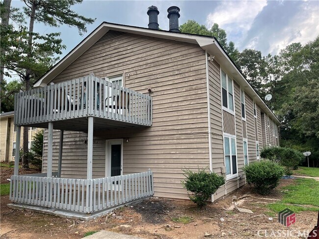 Building Photo - 120 Pinehurst Ct