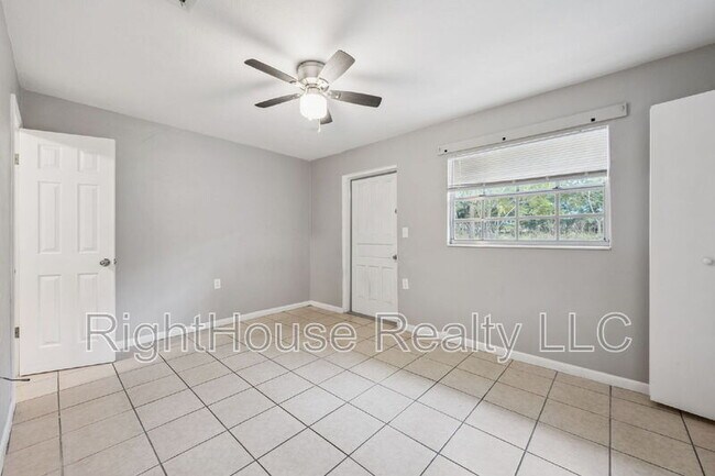 Building Photo - 907 Center Ave