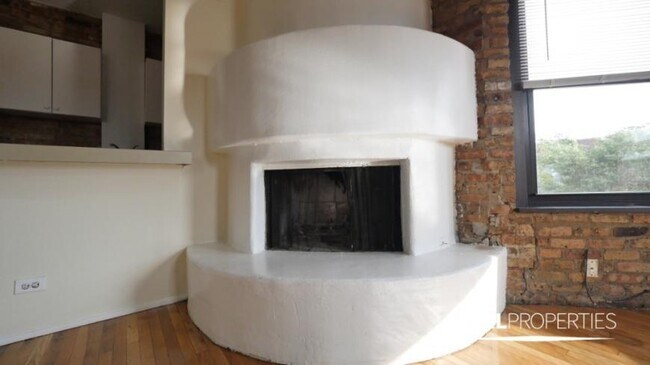 Building Photo - 1 bedroom in CHICAGO IL 60657
