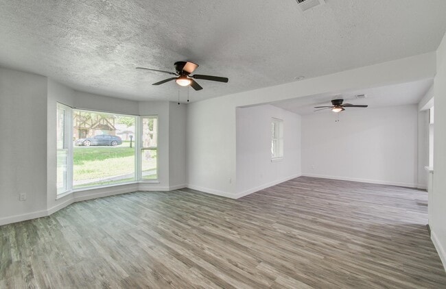 Building Photo - 812 Stone Mountain Dr