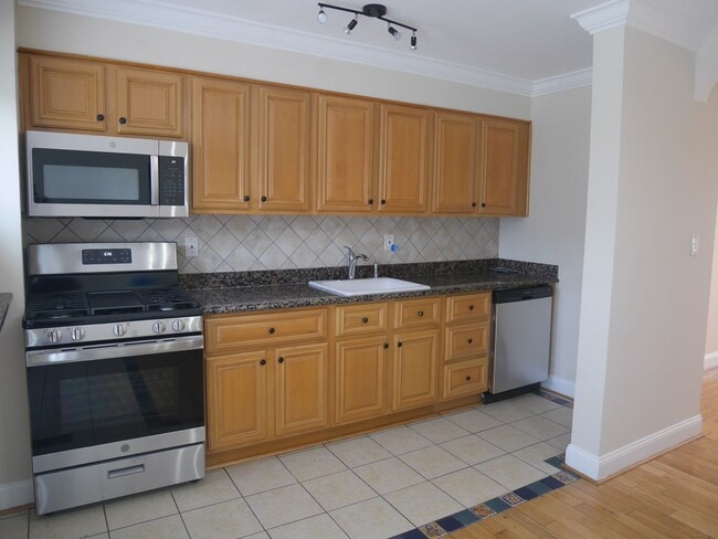 Building Photo - Modernized 2 Bedroom Rowhome in Baltimore