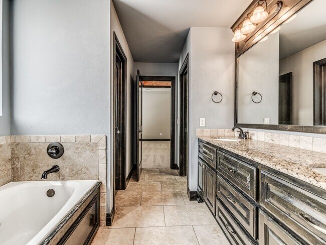 Building Photo - 13609 Gentry Dr