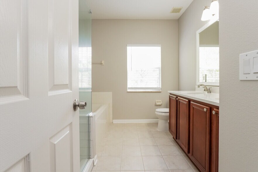 Building Photo - 8749 Silk Bay Pl