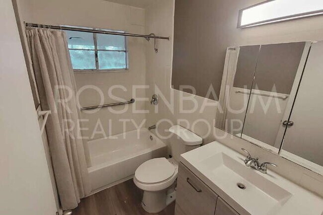 Building Photo - 2609 W McLellan Blvd