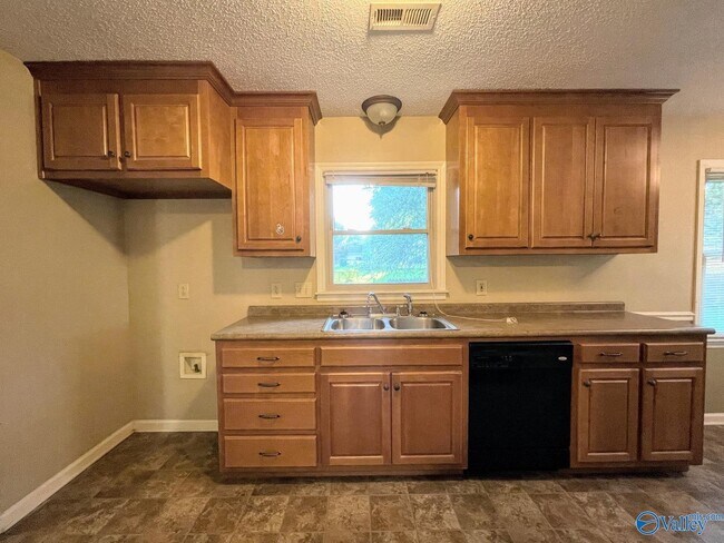 Building Photo - 104 Shaverlee Ct