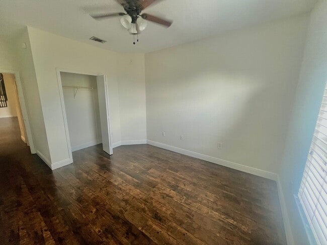 Building Photo - Spacious 2 Bed, 2 Bath + Loft in Prime Lak...