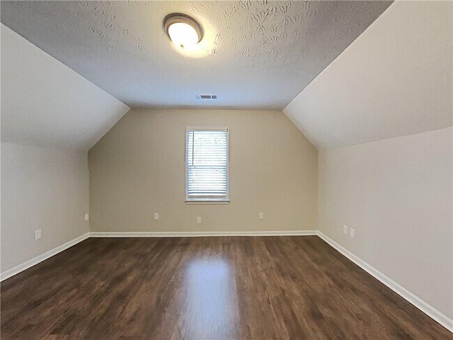 Building Photo - 820 Providence Dr