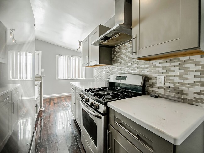 Building Photo - AVAILABLE NOW! Spacious 3-Bedroom Home with Functional Layout in Pontiac