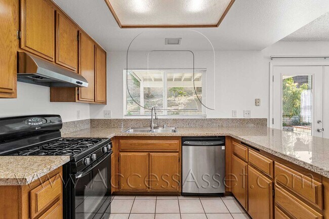 Building Photo - Charming 3 Bed/2.5 Bath Home With A Spacious Backyard And 3-Car Garage in Lake Elsinore!