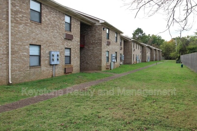 Building Photo - 102 Laurel Cove Dr