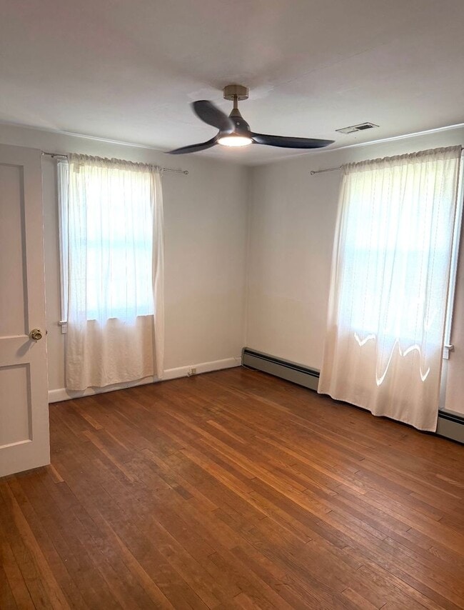 Building Photo - 5 Bed 2 Bath Home for Rent in Chesapeake!