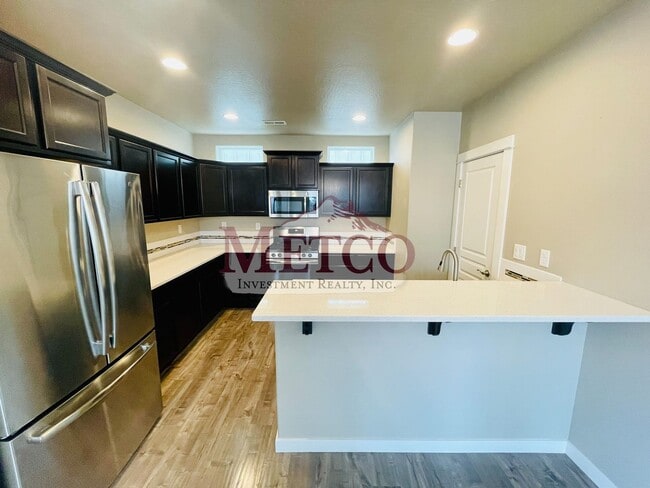 Building Photo - Beautiful Coburg 3 Bed / 2.5 Bath Crafstma...