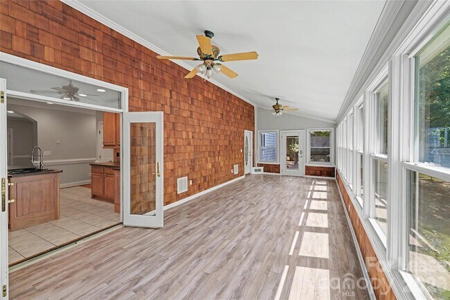 Building Photo - 2545 Rea Rd