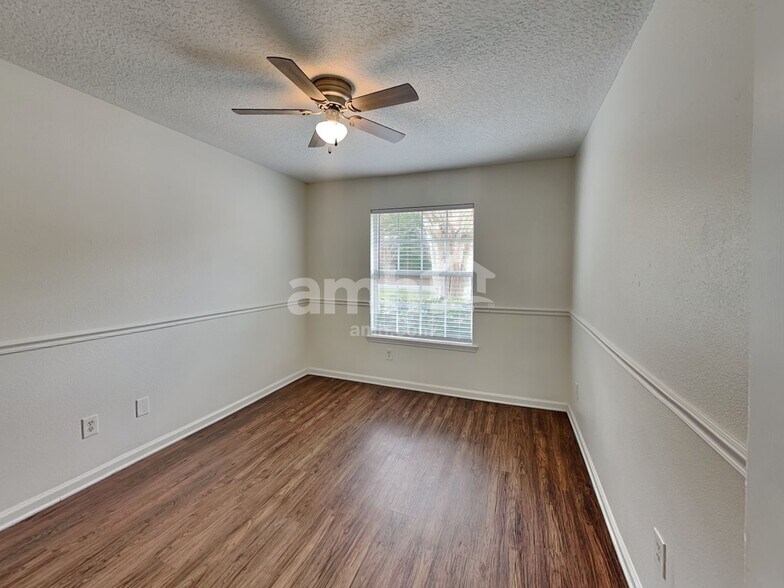 Building Photo - 224 N Lake Cunningham Ave