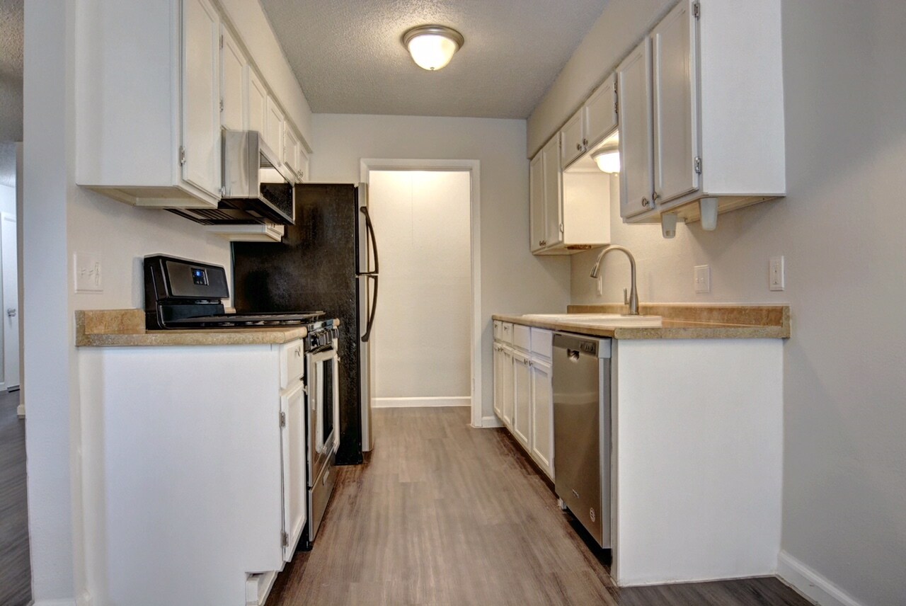 Building Photo - 410 Vista W Ct