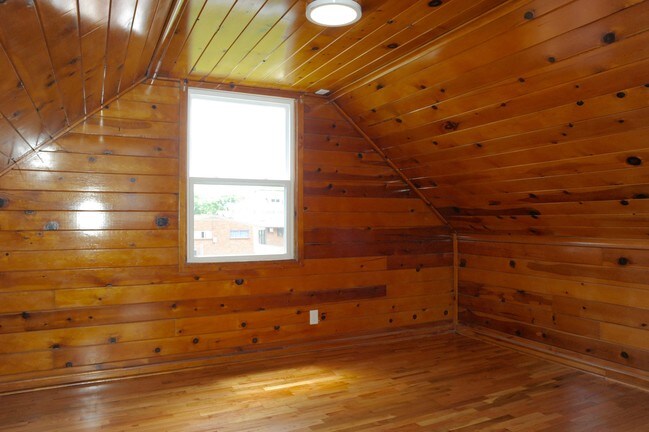 Building Photo - 1030 Veto St NW