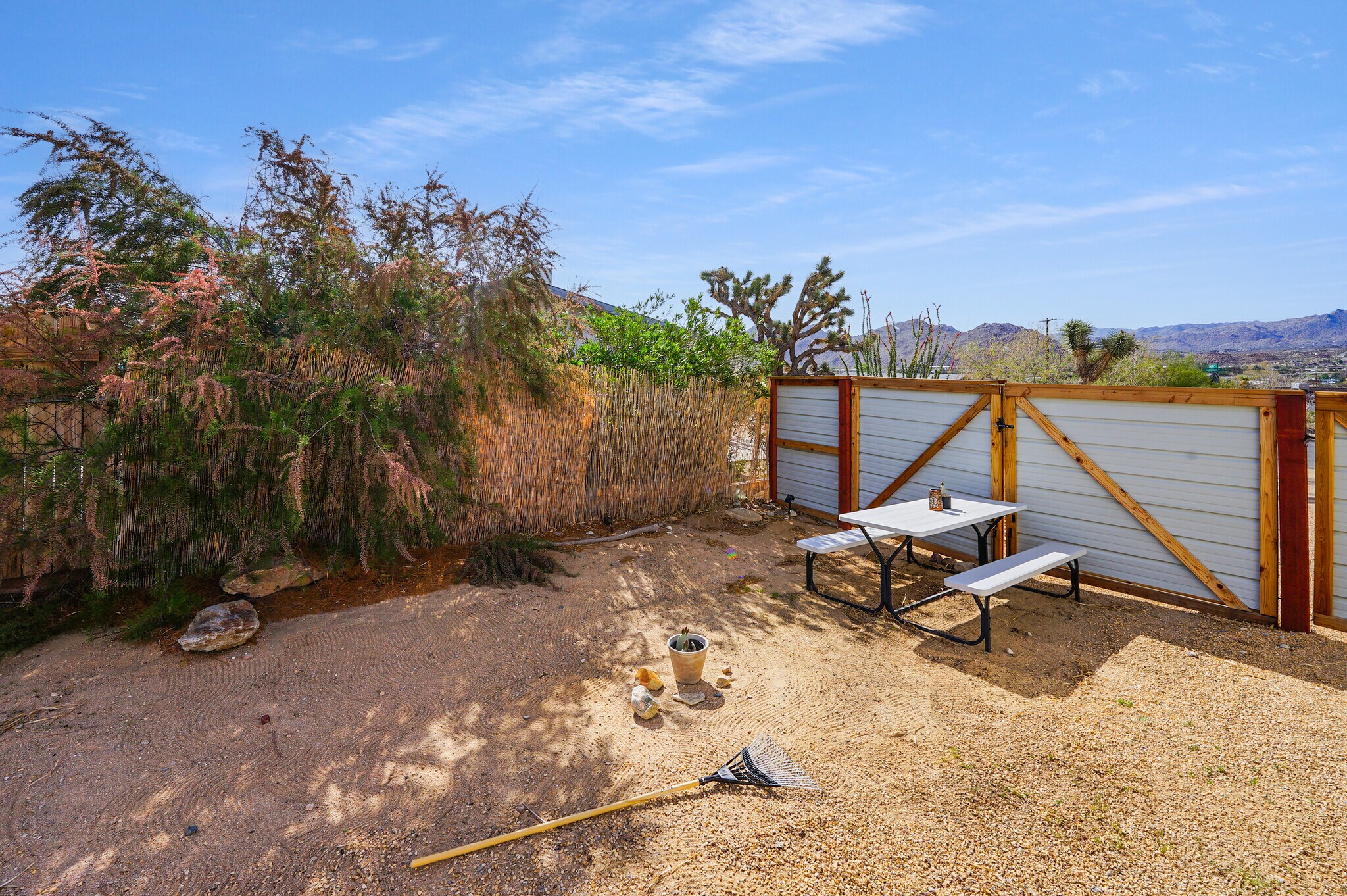 Building Photo - 61818 Terrace Dr