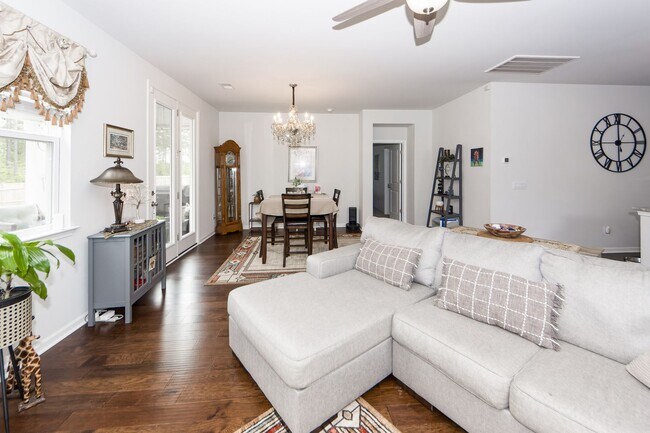 Building Photo - 4 Bedroom 2 Bath Home in French Quarter Creek - Huger