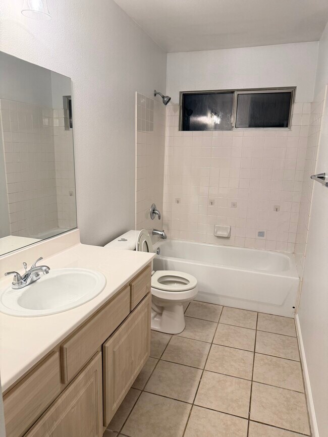 Building Photo - 5817 Lenapee Ct