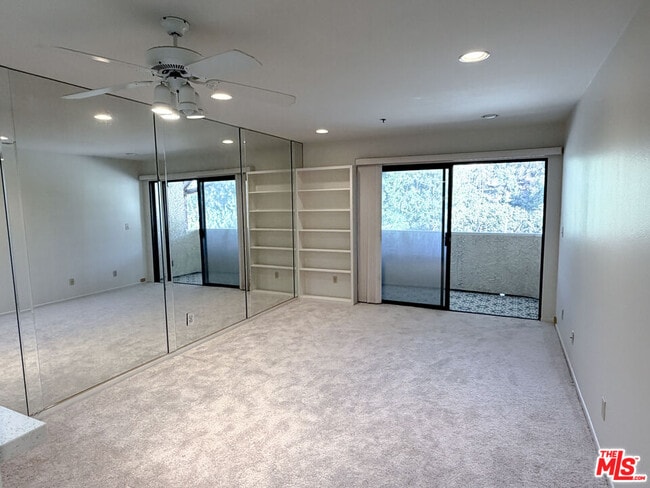 Building Photo - 501 Palisades Dr