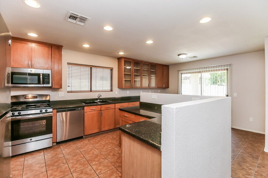 Building Photo - 526 E Milada Dr