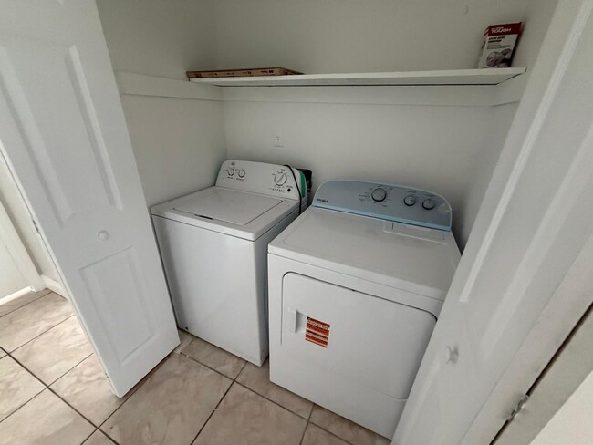 Building Photo - Spacious 3-Bedroom, 2-Bath Home in Prime O...