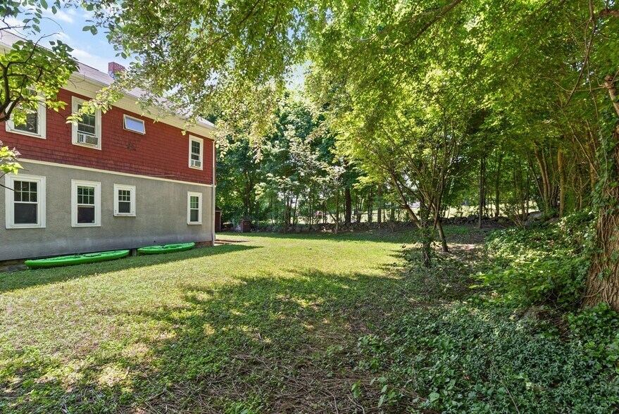 Building Photo - 212 Maplewood St