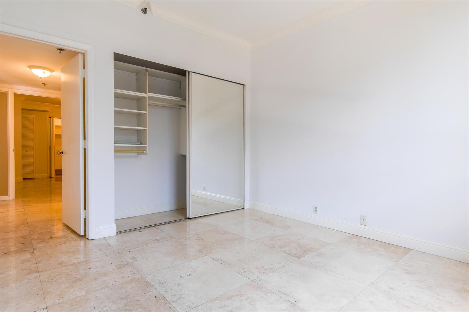 Building Photo - 251 Crandon Blvd