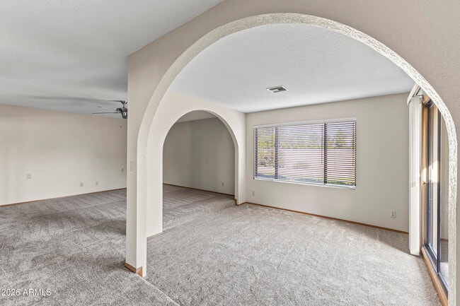 Building Photo - 1306 E La Vieve Ln