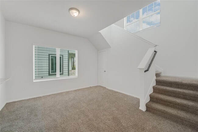 Building Photo - 133 Everglades Dr