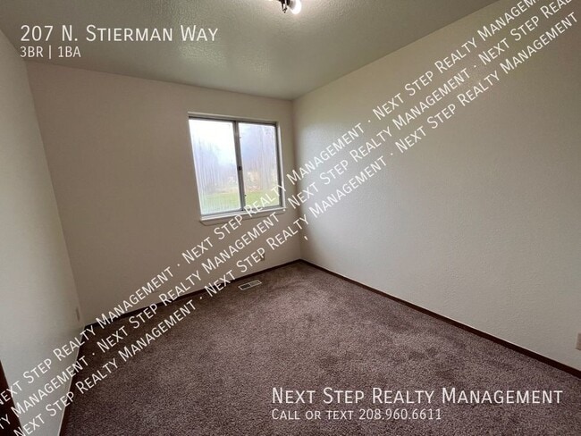Building Photo - 207 N Stierman Way