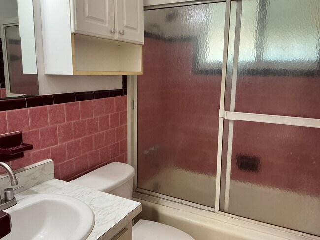 Building Photo - Shaw - 210/212 Allamanda