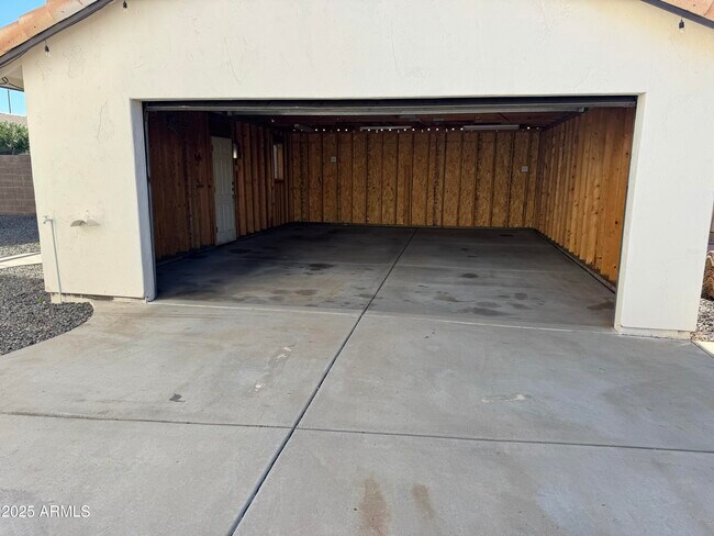 Building Photo - 5437 W Wahalla Ln