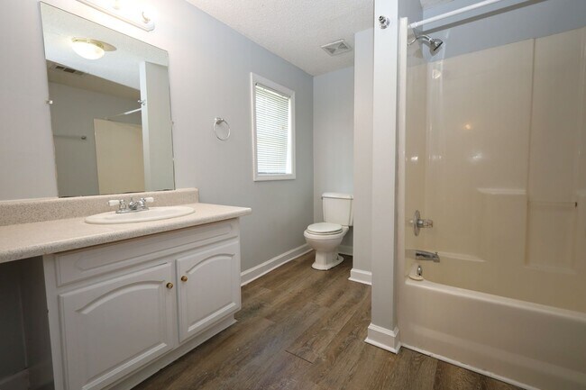 Building Photo - 2948 Dogwood Cir