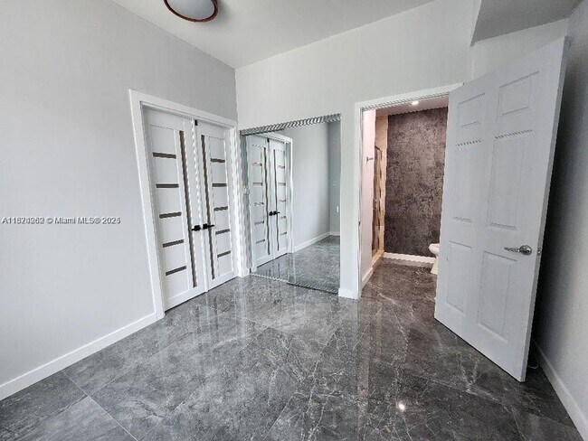 Building Photo - 2146 Van Buren St