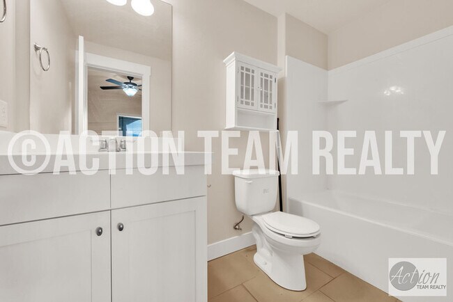 Building Photo - Condo in Saratoga Springs Available July 20th