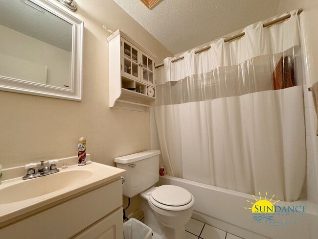 Building Photo - Charming 3-Bedroom Home located in between Hurlburt and Eglin AFB!