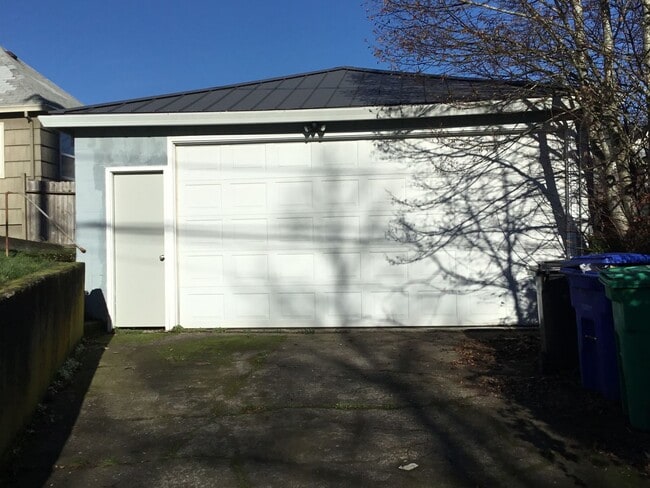 Building Photo - Charming 3 Bedroom, 2 Bath Home in Sellwoo...
