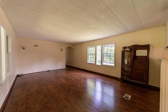 Building Photo - 368 N Rd