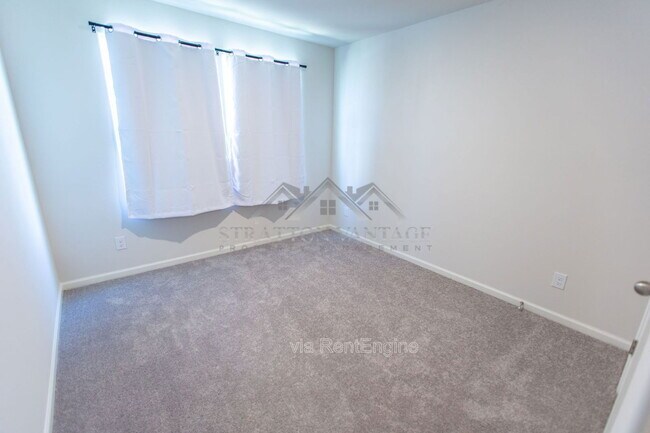 Building Photo - 3510 Mateo Dr