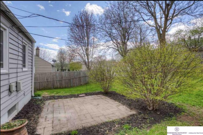 Building Photo - Charming 2 Bedroom Near Blackstone!!