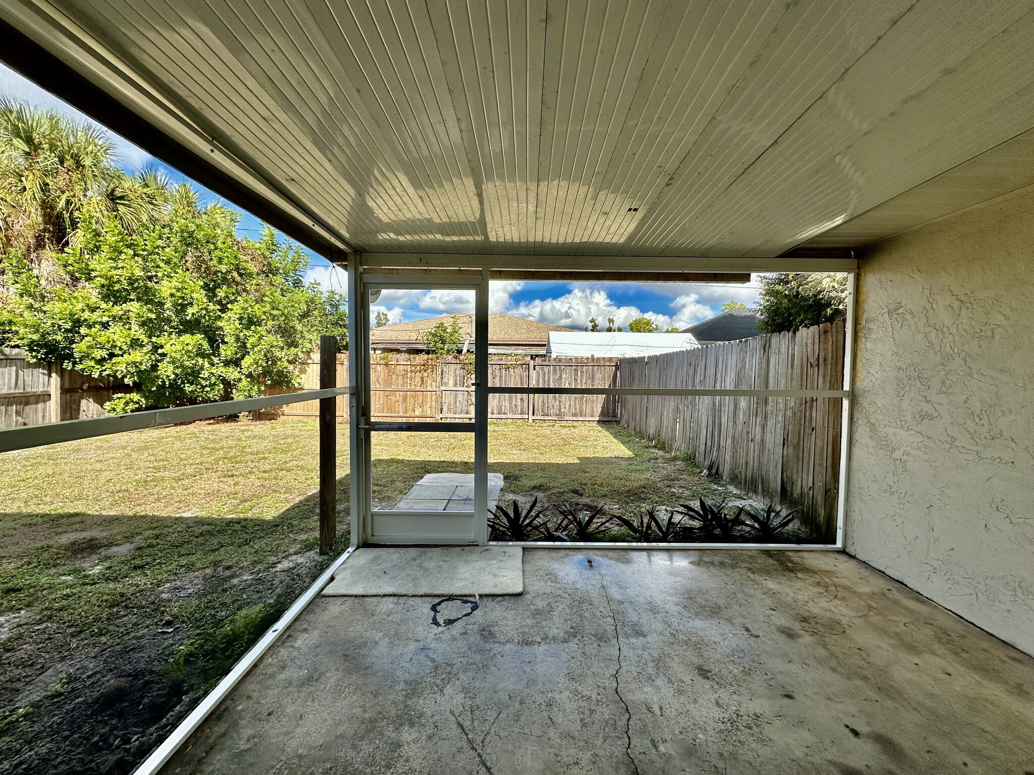 Building Photo - 7433 Pebble Beach Rd